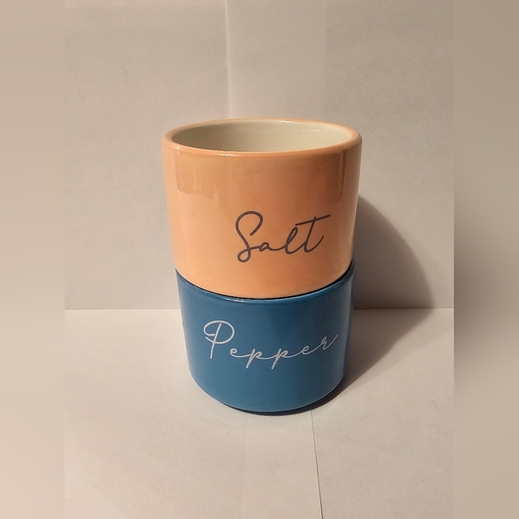 Ceramic salt and pepper shaker holders - Picture 1 of 6